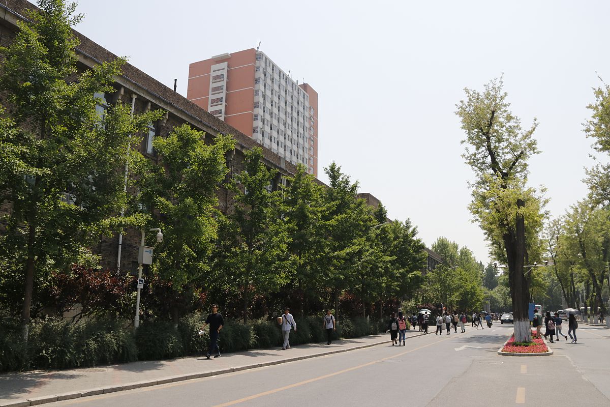 四川农业大学地址：金牛山路211号，交通便利