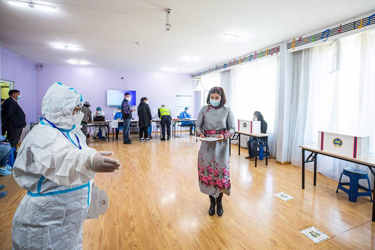 当地时间2021年6月9日,蒙古乌兰巴托,蒙古国2021年总统选举投票工作持