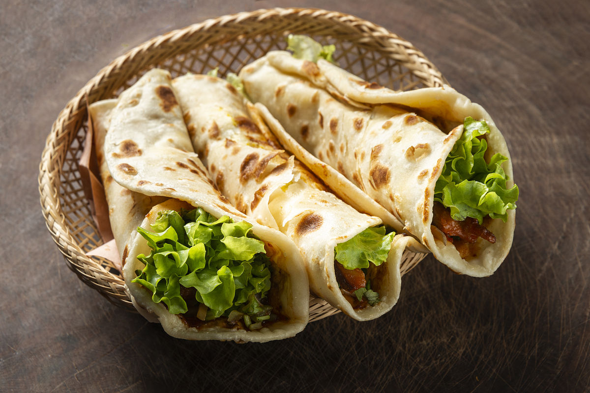 郑州鸡蛋灌饼哪里最好吃？探寻地道美味小吃！