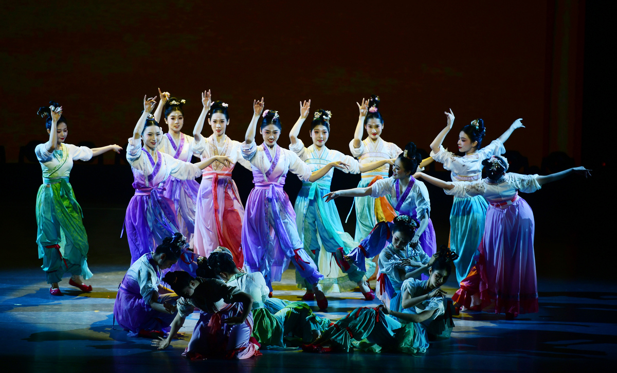 形体舞表演：感受韵律与美感