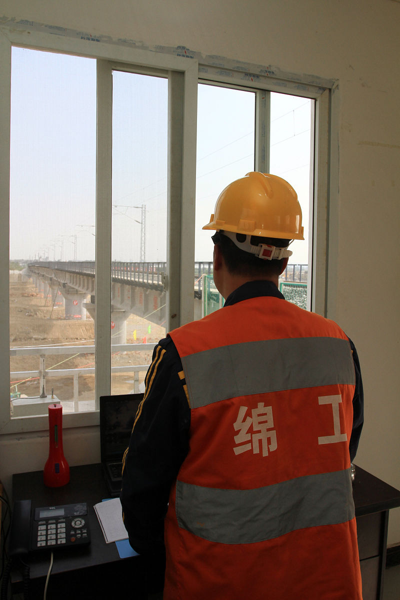 公路竣工验收阶段和铁路竣工验收阶段一样吗？