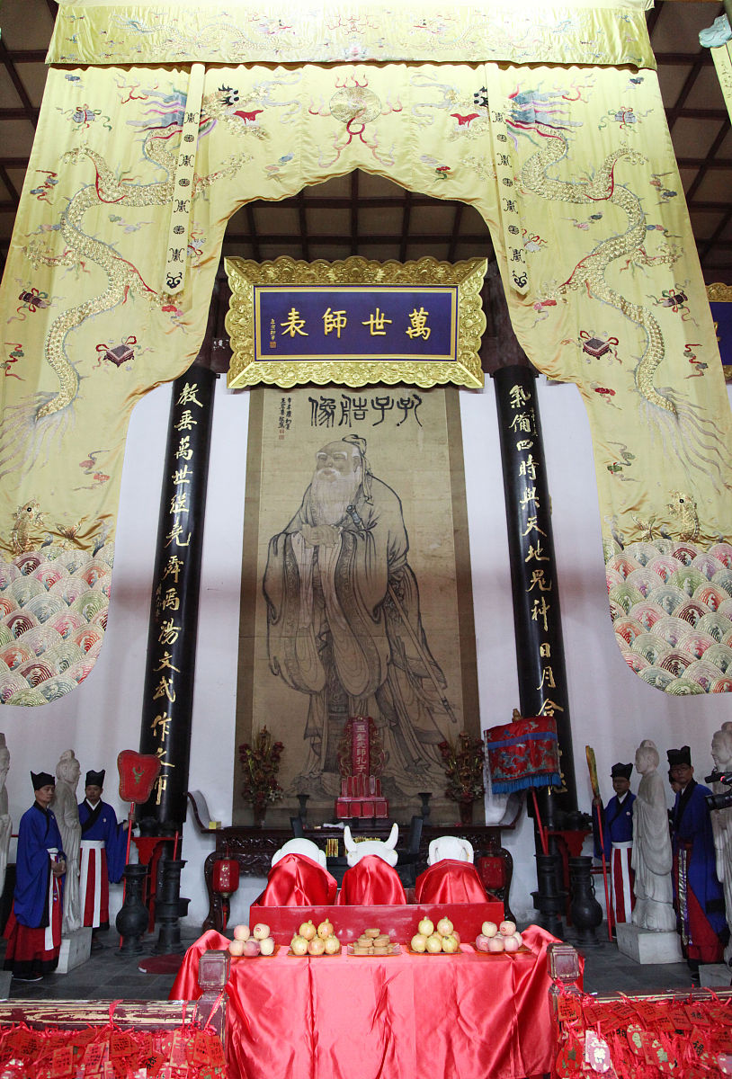 祭祖：祖宗者天地之所生也。故曰祖尊也；曰宗宗族也。宗者祖之所出也。故曰宗世也。宗庙者宗庙之神也。祭宗庙所以纪宗族之大体也。祭天地所以纪万物之始也。祭山川所以安土地之神也。祭祀者所以缘神明之德也。出自哪里