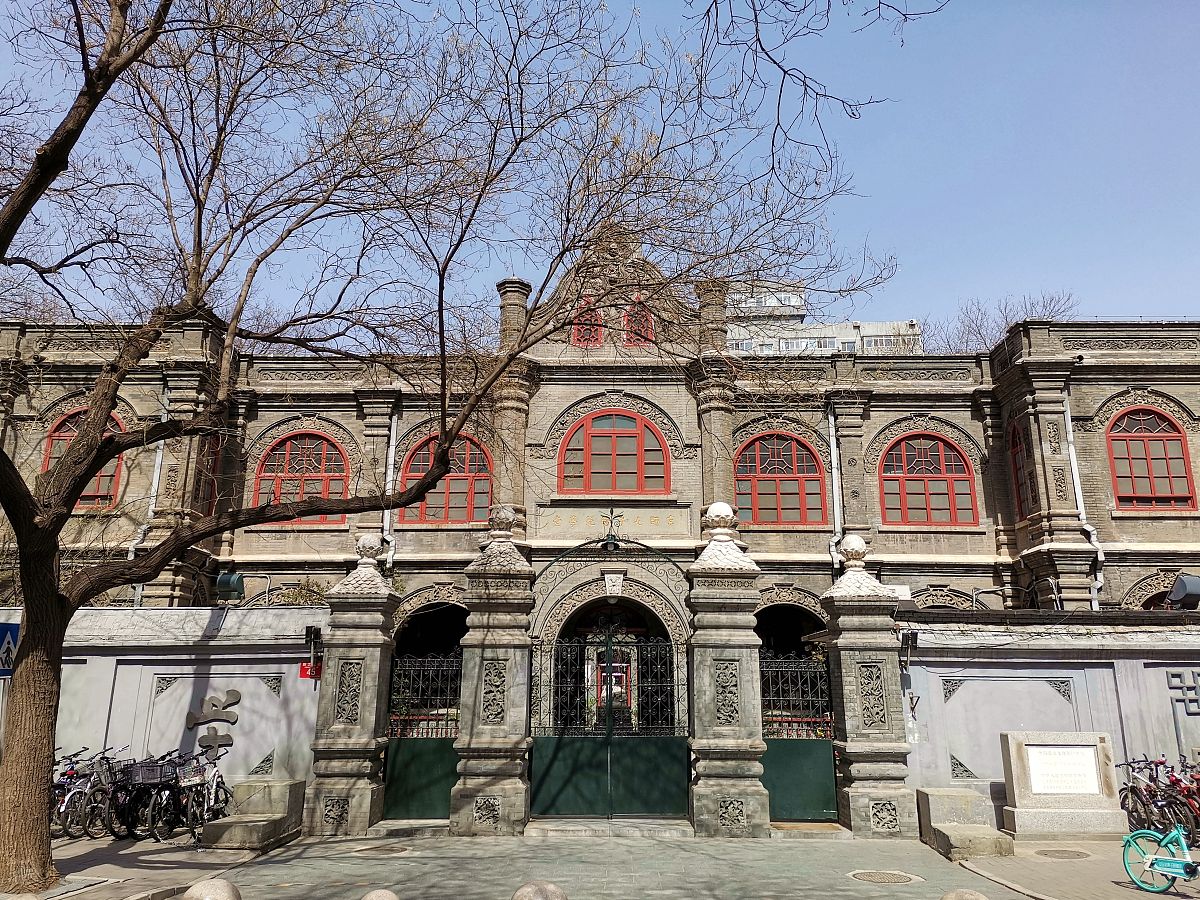 华西医院：从基督教背景到西南医疗领袖的百年文化传承