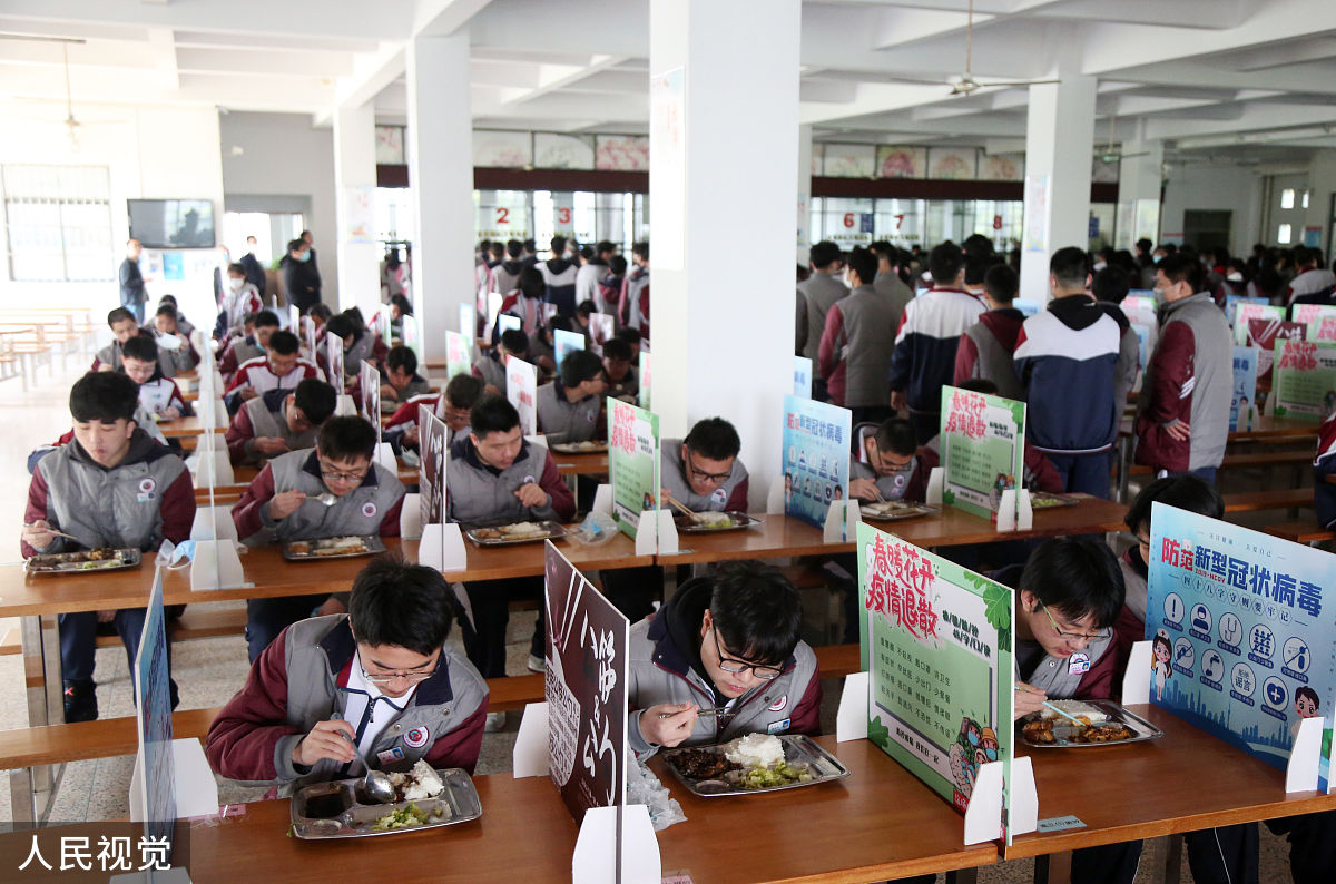 重庆初中生报考卫校指南：条件、提升技巧及就业前景