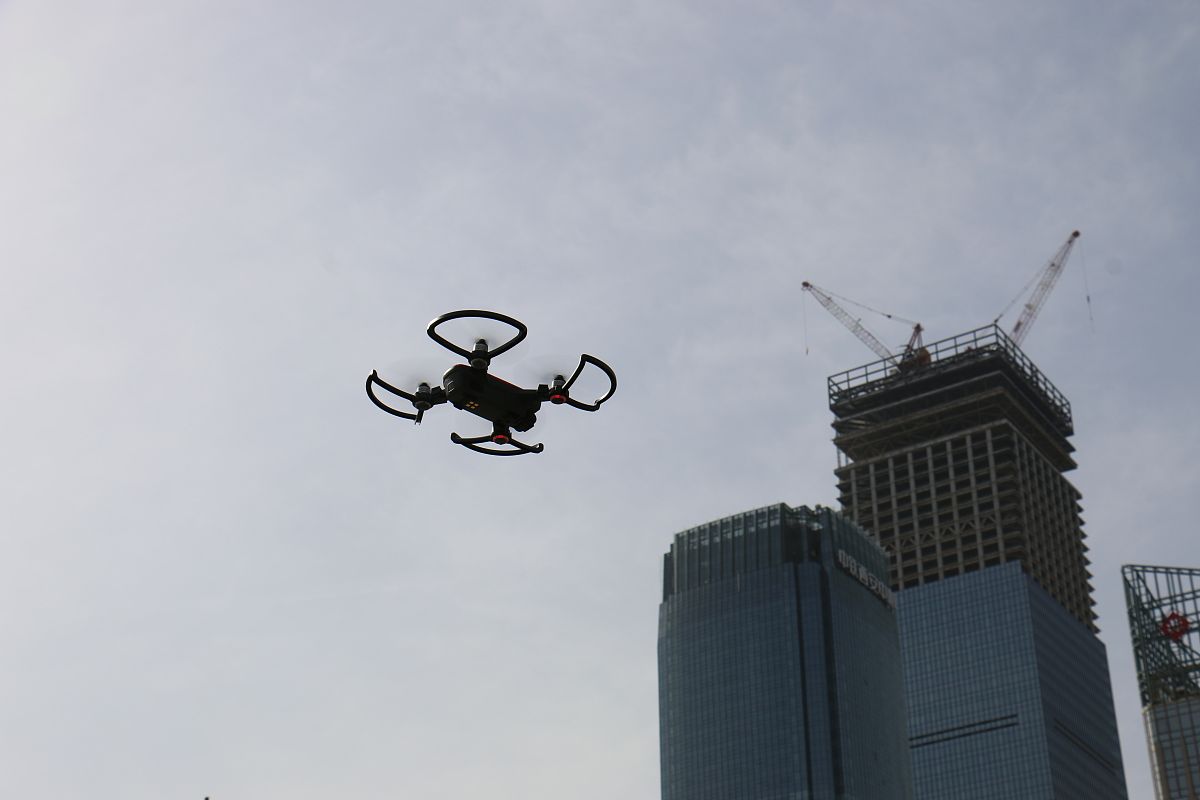 四川空姐学校呼吁：民用无人机‘黑飞’亟待立法规制