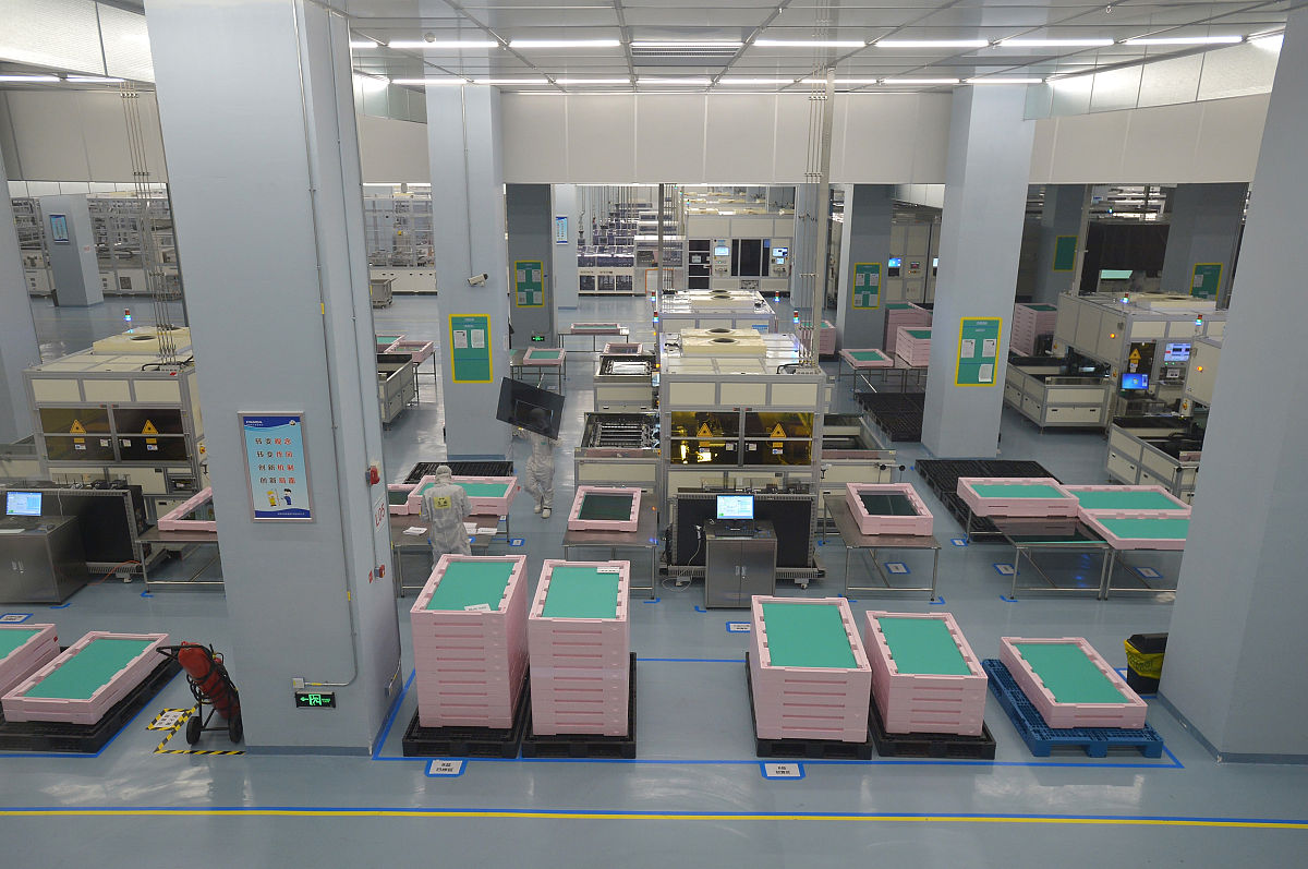 江苏捷一有限公司是一家注塑和组装的制造型企业、具备模具设计、信息化管理、可视化管理、ITF16949、ISO9001、140000、四星上云等。写一段1000字的企业核心竞争力。要求分段