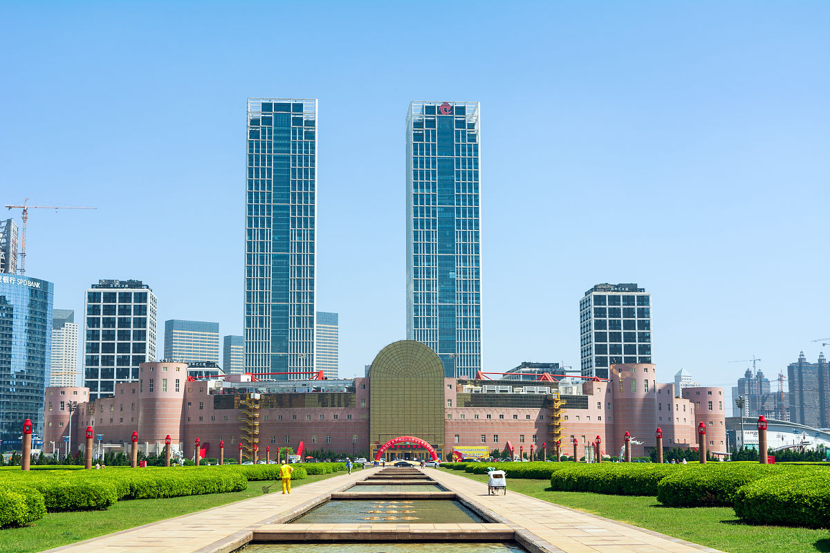 2013年5月30日,辽宁.大连星海会展中心,星海广场城市建筑.