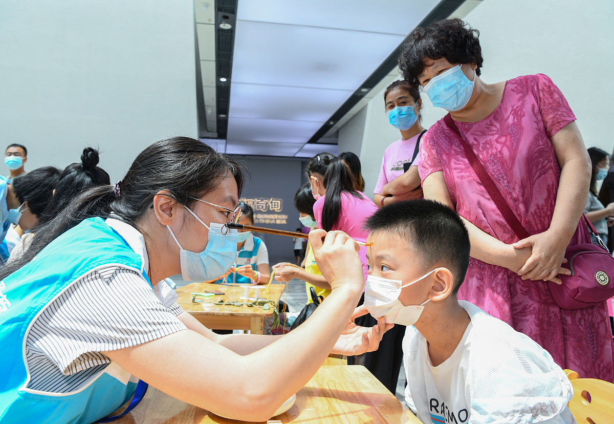 我们机构给去到消防员工作现场消防员科普牙齿健康 关键词 辛苦 饮食 口腔健康我们专业讲解 以上信息写一篇 有爱心有责任的 文章内容可以稍微多一点还需要一个 我们关心消防员 口腔健康 的 有格局 有趣的的标题