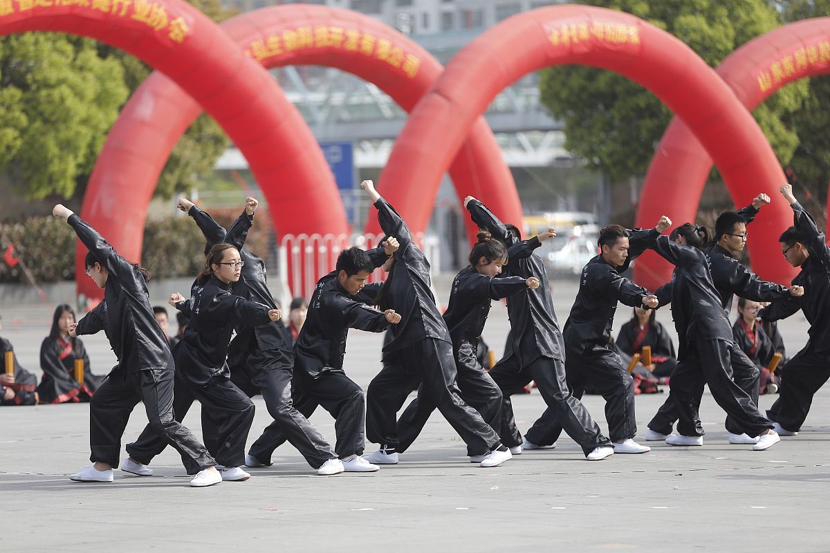 四川希望汽车职业技术学院保安：筑起校园安全长城