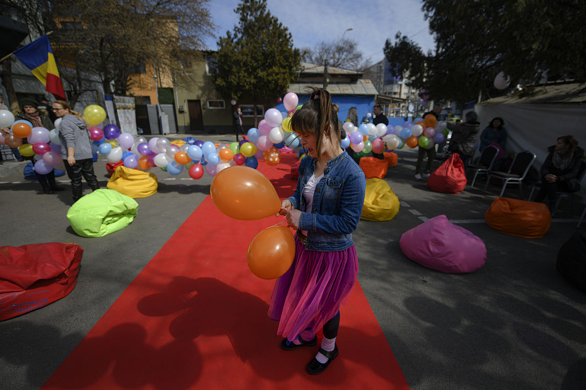 当地时间2022年3月21日,罗马尼亚布加勒斯特,当天是世界唐氏综合征日,