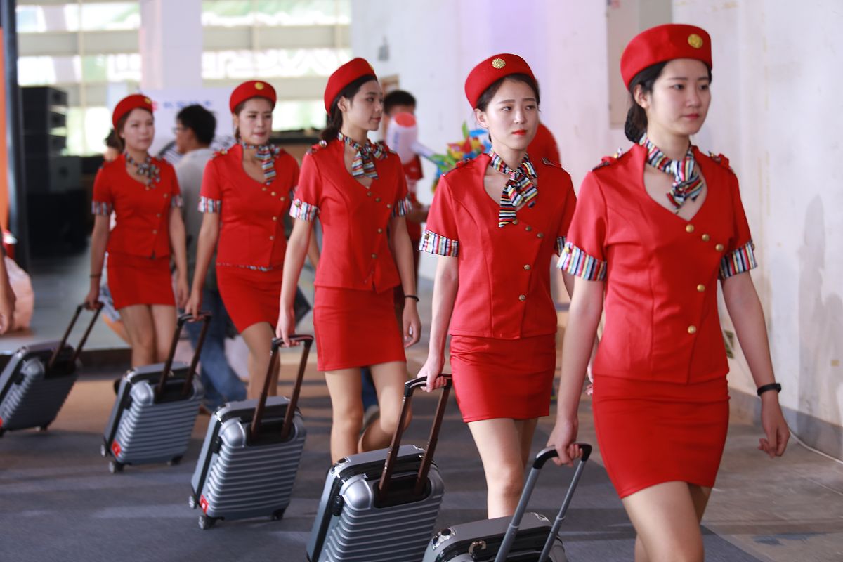 现在空姐工资多少？空姐一个月多少钱工资？