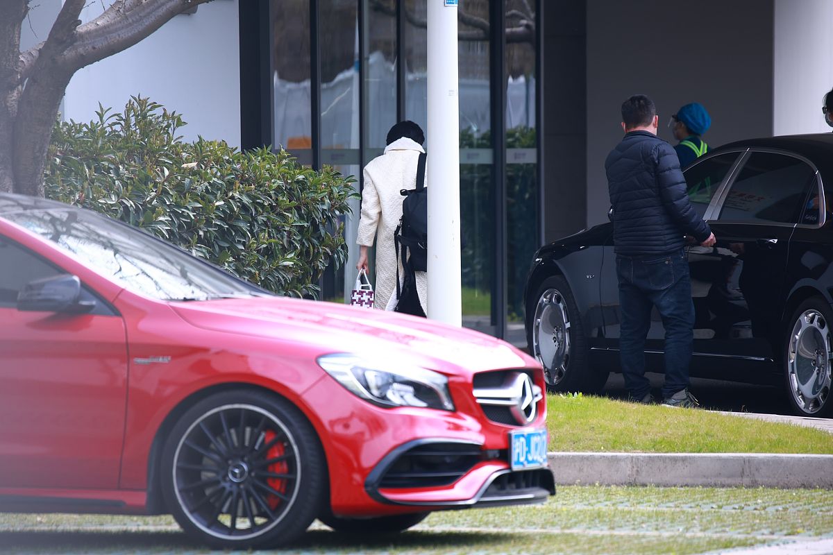 阿尔巴尼亚的奔驰搞笑解说1000字偷来的奔驰