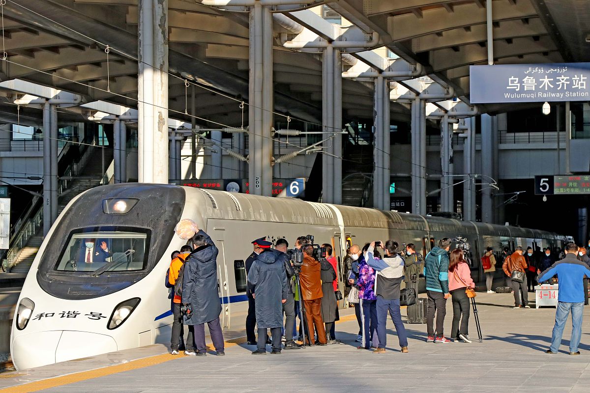 siapakah yang membuat kereta Shinkansen