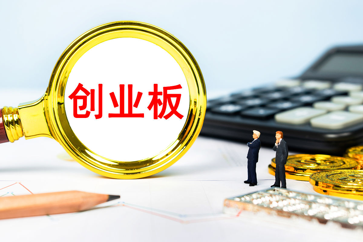 我是一名即将毕业的中小企业创业与经营专业的学生我在学习过程中掌握了很多有关中小企业的知识和技能。在这里我想通过自我鉴定来总结自己的优点和不足为自己未来的职业发展提供参考。首先我认为我的优点是勤奋努力。在学校里我一直积极参加各种活动和课程努力学习不断提高自己的专业技能。我喜欢尝试新的事物不断挑战自己的极限从而不断提升自己的能力。我也很善于与人沟通能够很好地与同学和老师合作共同完成任务。其次我有很好的