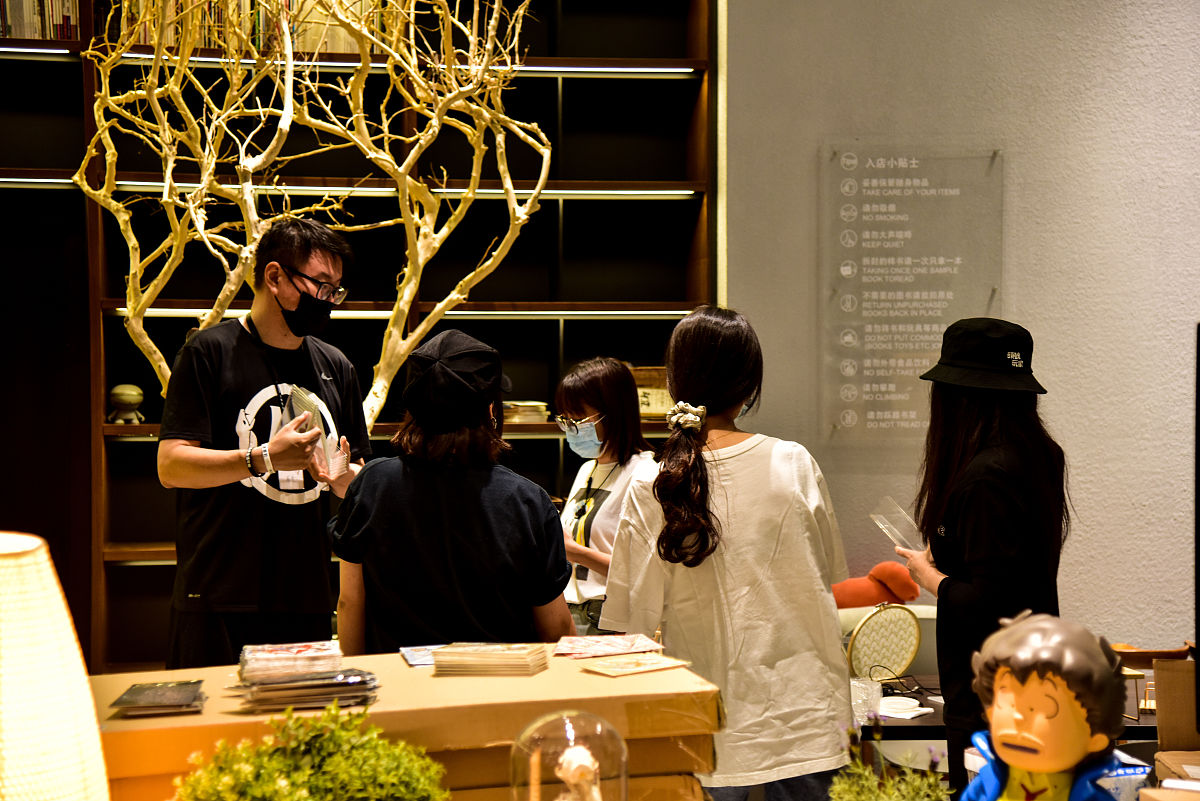 对花见小馆的表演百字评价