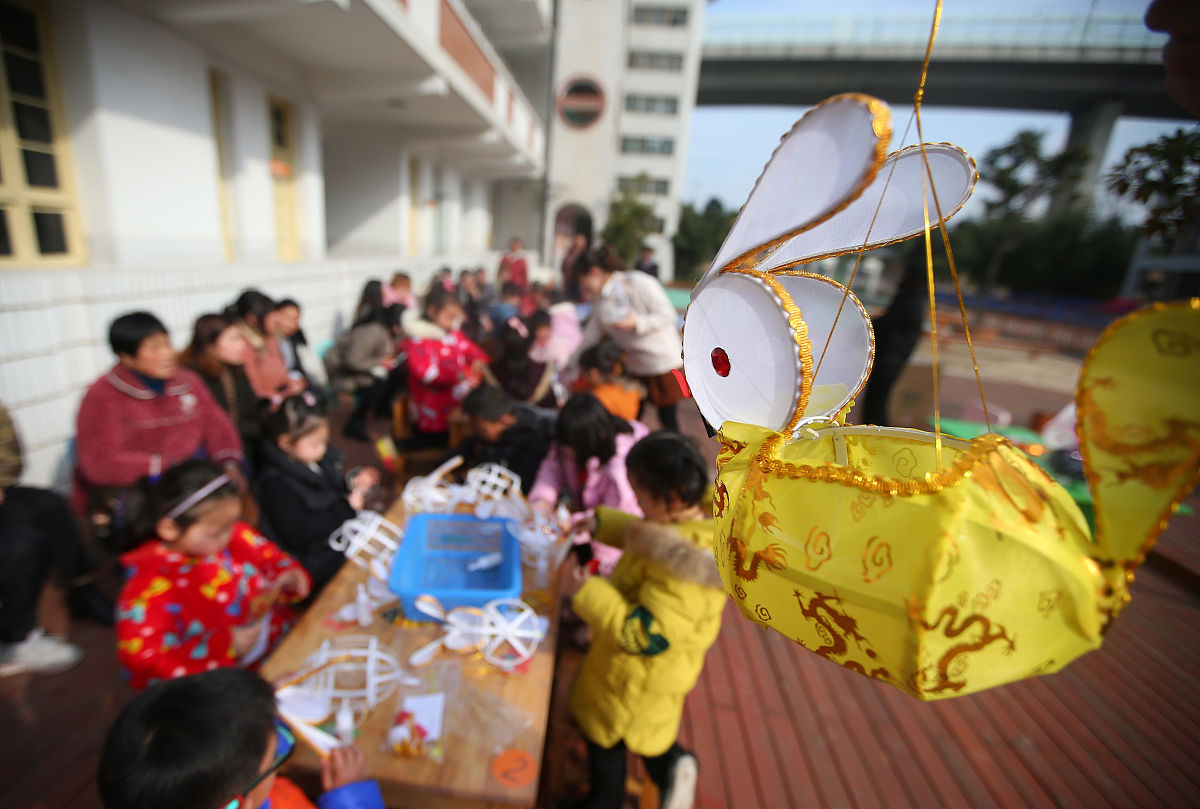 中秋节社区居民手工花灯活动方案：传承文化，增进邻里情谊