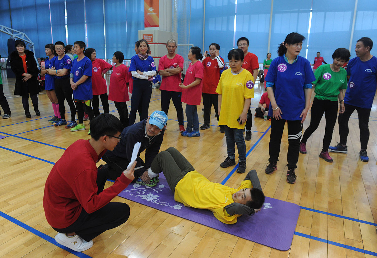 夸朋友仰卧起坐厉害？这样说更显真诚！