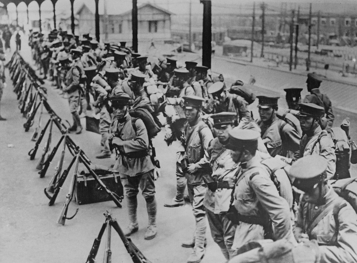 第二次世界大战中日本和中国的军事实力差距有多大？请从各种武器数量等方面进行描述要求需要800字左右