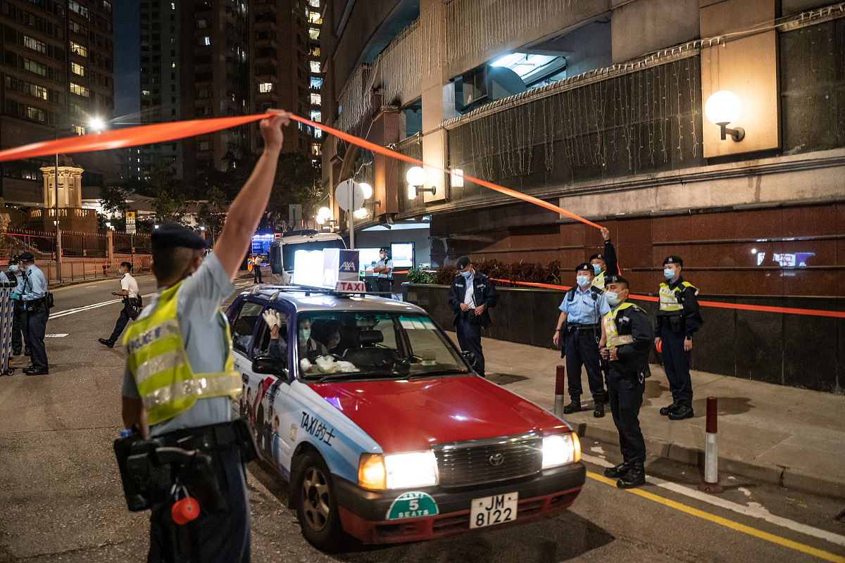 2021年3月13日,香港中西区,受疫情影响,罗便臣道当晚被强制封闭.hong 