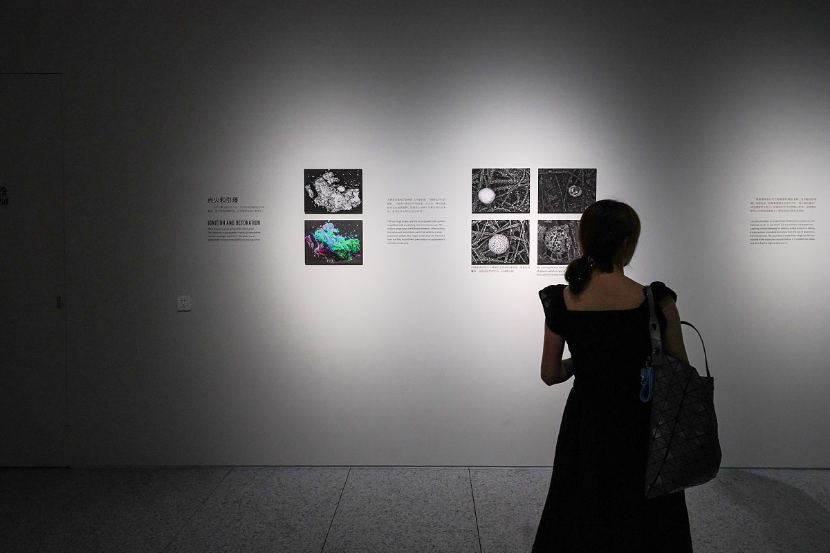 美术馆打卡，灵魂却在迷路 | 朋友圈文案