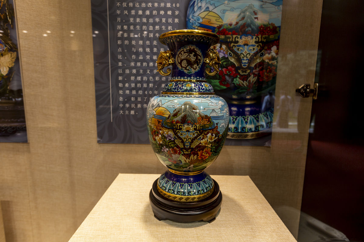 大学生思想汇报：坚持正确方向，积极实践，提升素质，弘扬文化