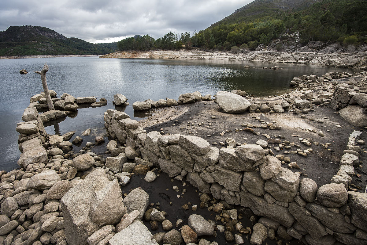 已知 地铁站编号和站名对应关系如下：1=西流湖 2=西三环 3=秦岭路 4=桐柏路 5=碧沙岗 6=绿城广场 7=医学院 8=火车站 9=二七广场 10=人民路 11=新郑机场站请完成以下需求： 1将以上对应关系的数据存储到map集合中key：表示站编号value：表示站名 并遍历打印map集合 2因线路调整将编号为11的车站从map中移除 3将所有的编号取出放到一个单列集合noList中遍历打