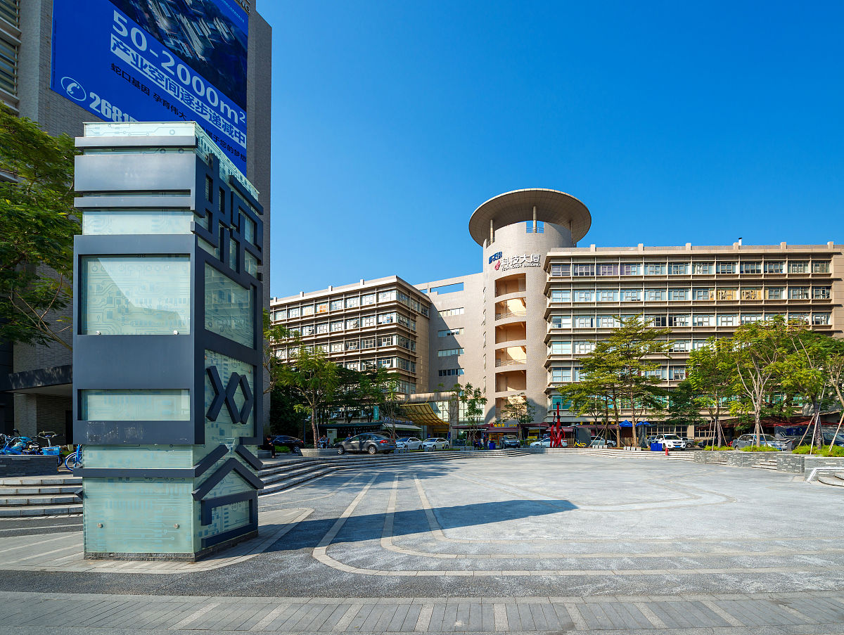 贵州医科大学地址：贵阳市中华北路9号，交通便利，环境优美