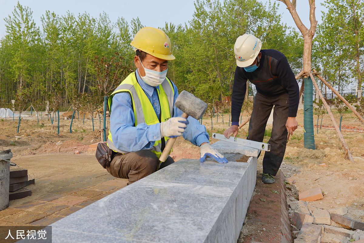绿化养护施工组织措施 - 专业团队、计划、设备、管理和安全