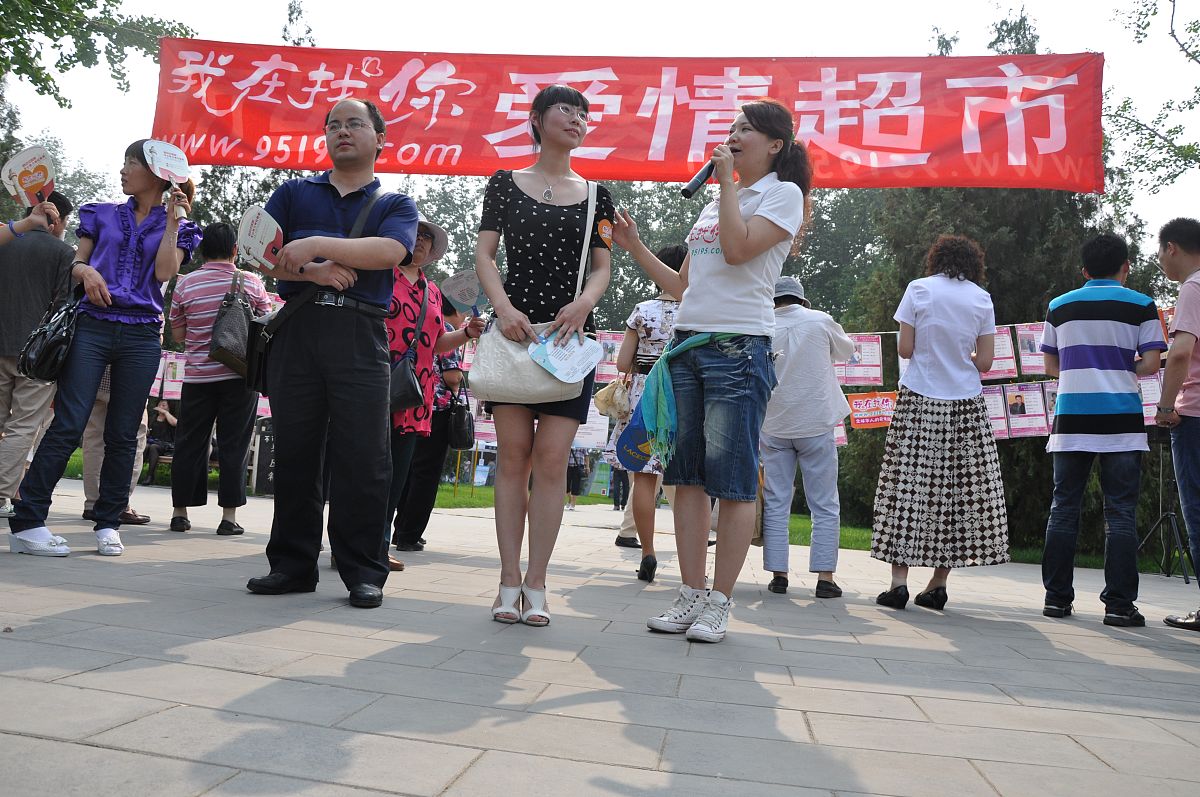 帮我写一个相亲活动的主持稿