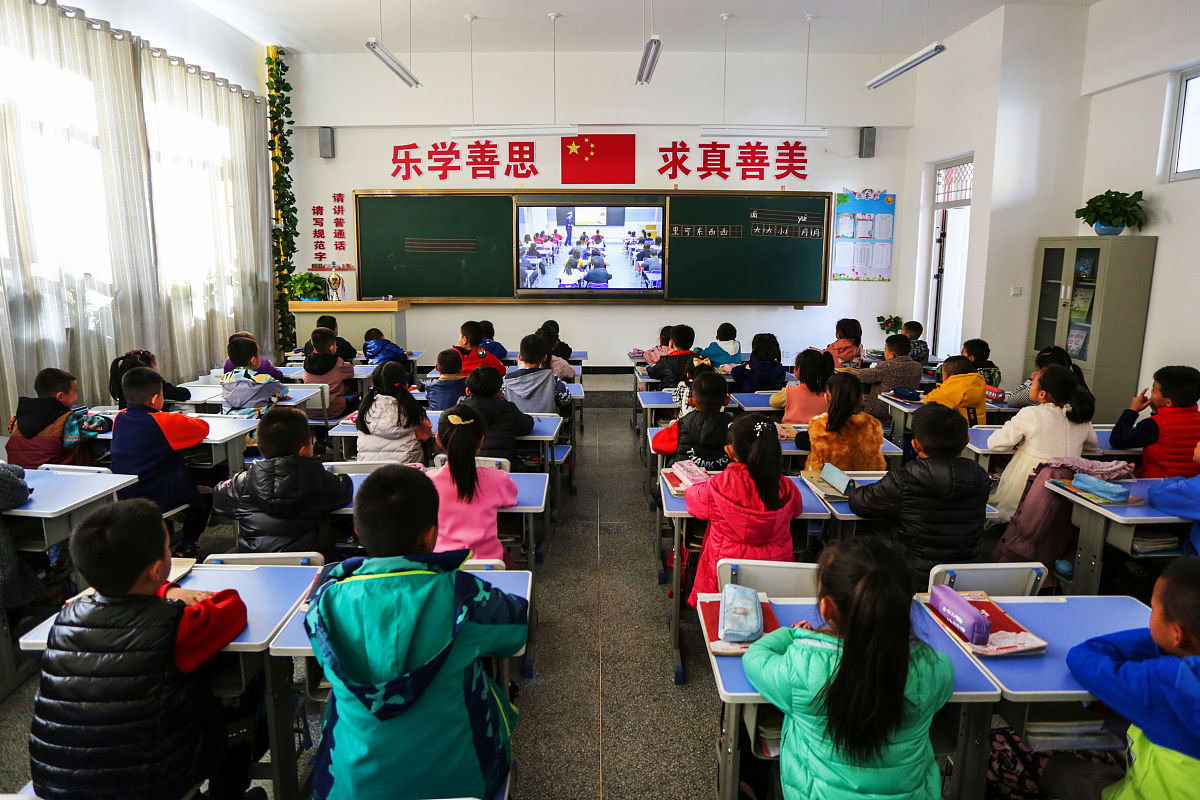 写一篇小学教师国旗下讲话 内容关于流感传染病预防和校园安全知识