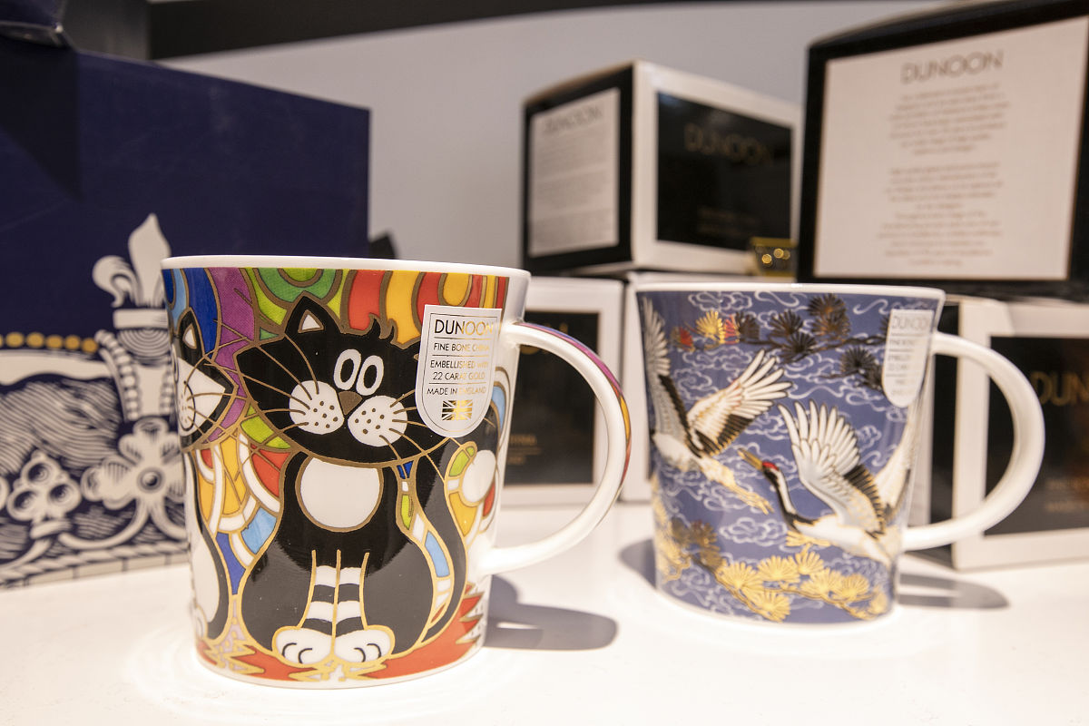 请取一个文创产品的品牌名（中文和英文）