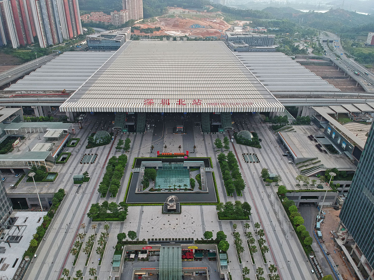 下午3点从广州南站坐高铁出发几点可以到赤壁北帮我用210字详细描述