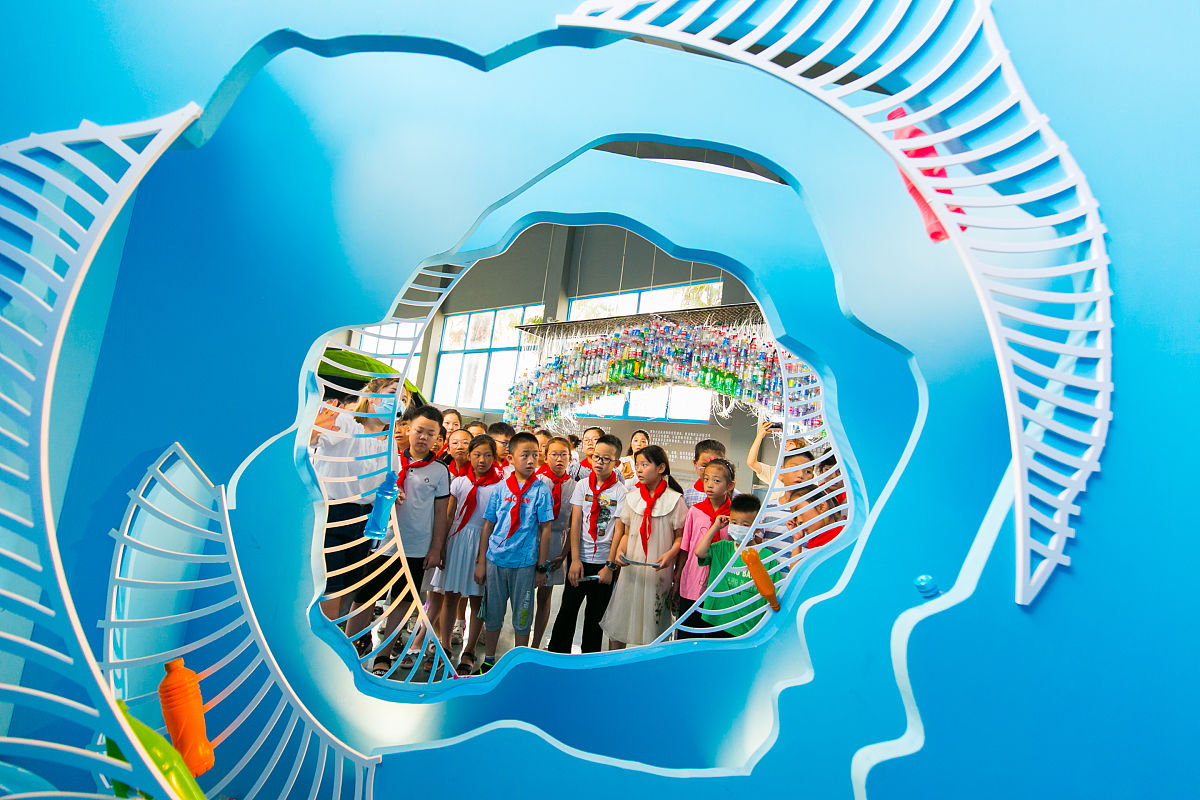 青年创客发言稿：智能垃圾分类系统助力环保