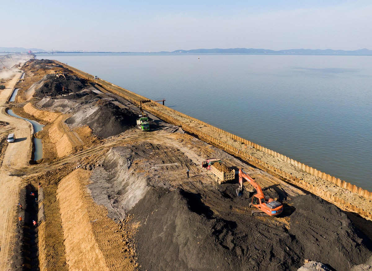 写一篇关于陕西江河工程建筑有限公司承建的西安GF水库工程中水库建筑主体施工流程。