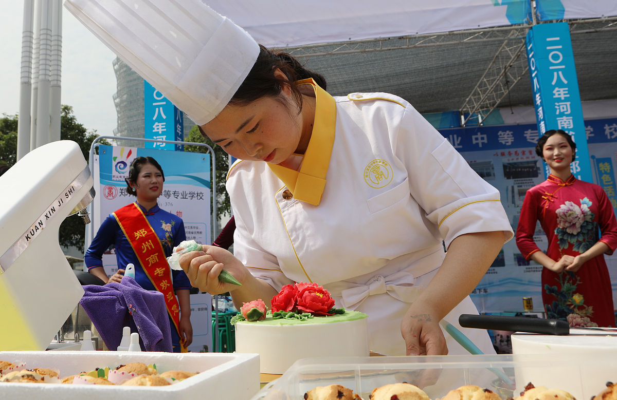广西职业中专学校烹饪(中西式面点)专业怎么样？就业前景如何？