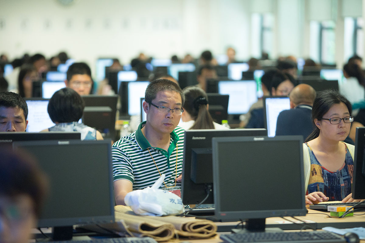 成都成人计算机学校推荐：学计算机，提升你的职业竞争力！