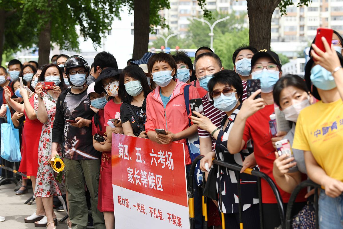 疫情最新消息：上海开学延期，多地新增病例
