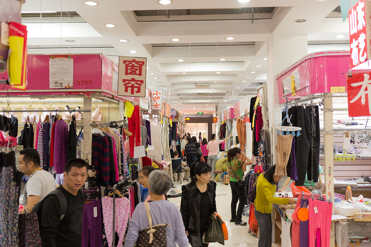2018年9月28日,经营了20年的北京官园商品批发市场永久性停止营业,西