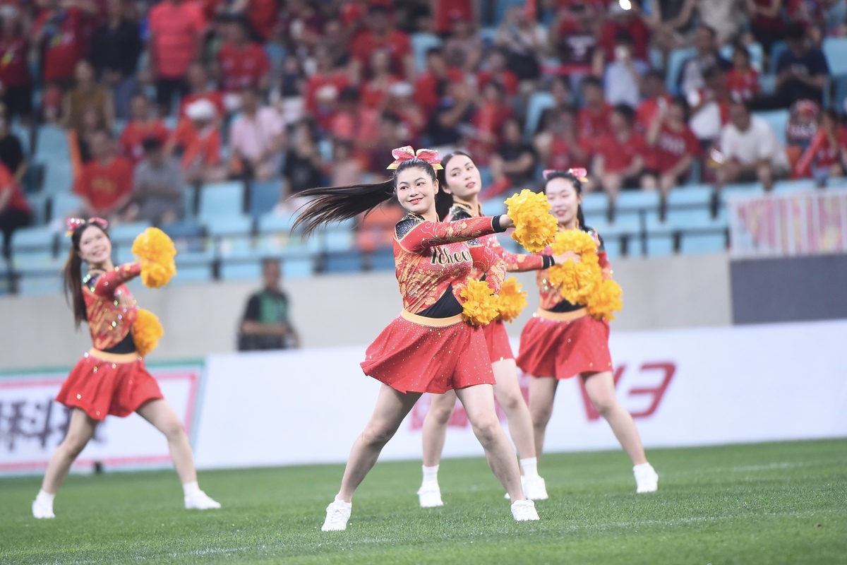 80余人到场加油助威！双方工作人员和啦啦队齐聚现场