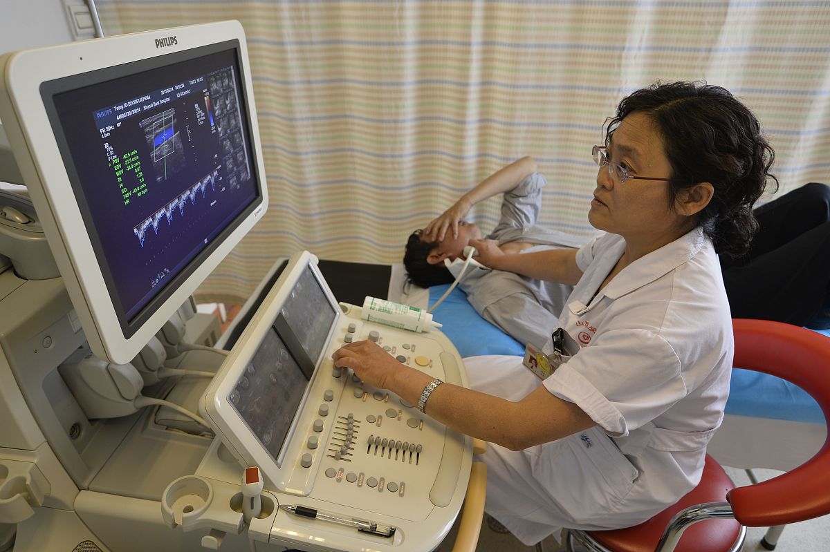 颈动脉超声筛查：神经科医生常推荐