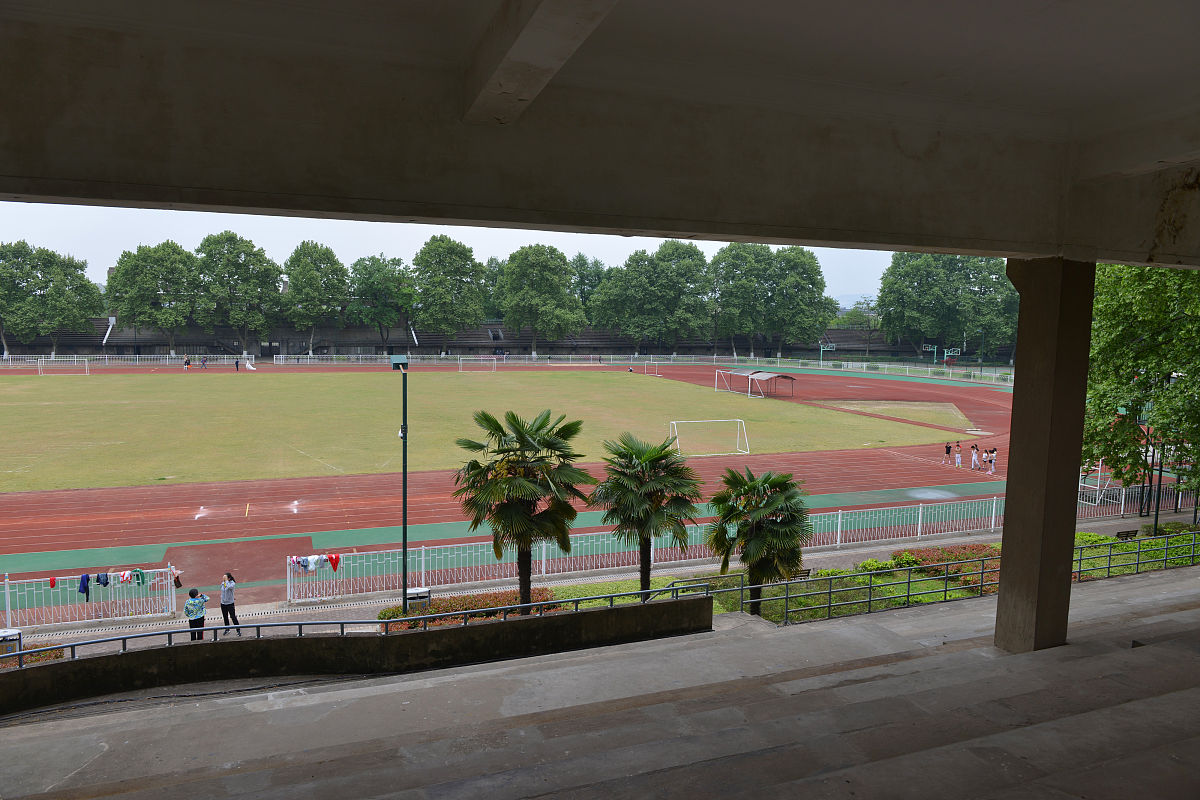 内江市第二职业中学地址在哪里？