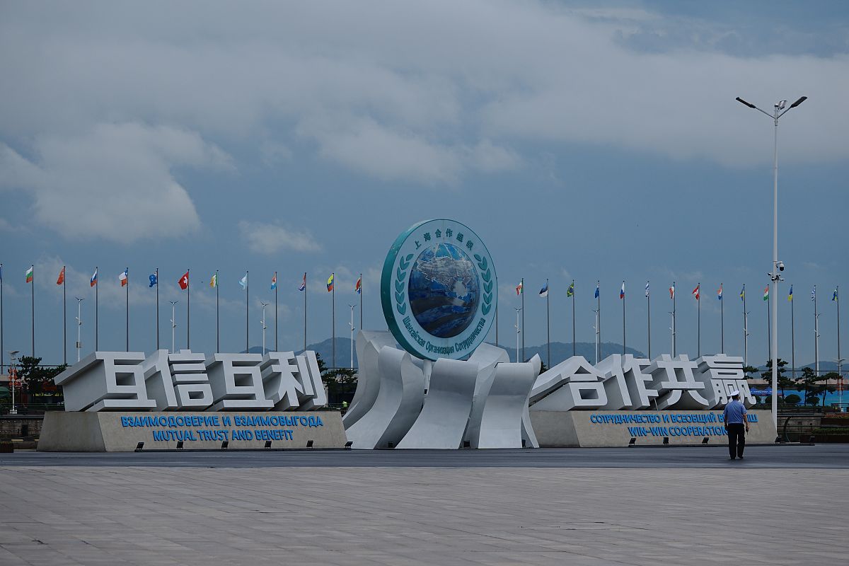 字数大于两千字的关于坚持一国两制 促进和平统一的论文