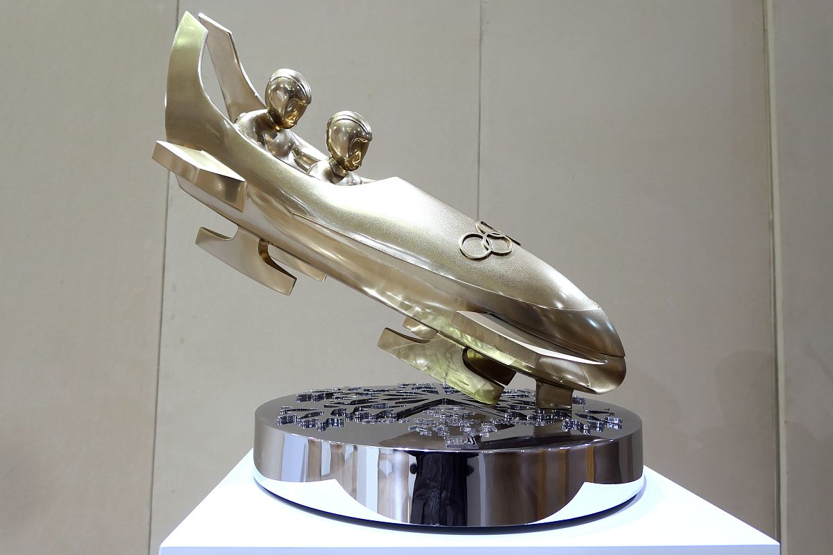 谈谈运动对人生的意义和价值。多用些名言。最好站在民族个性解放尊重天性孩子未来的角度谈谈体育对人生的影响。