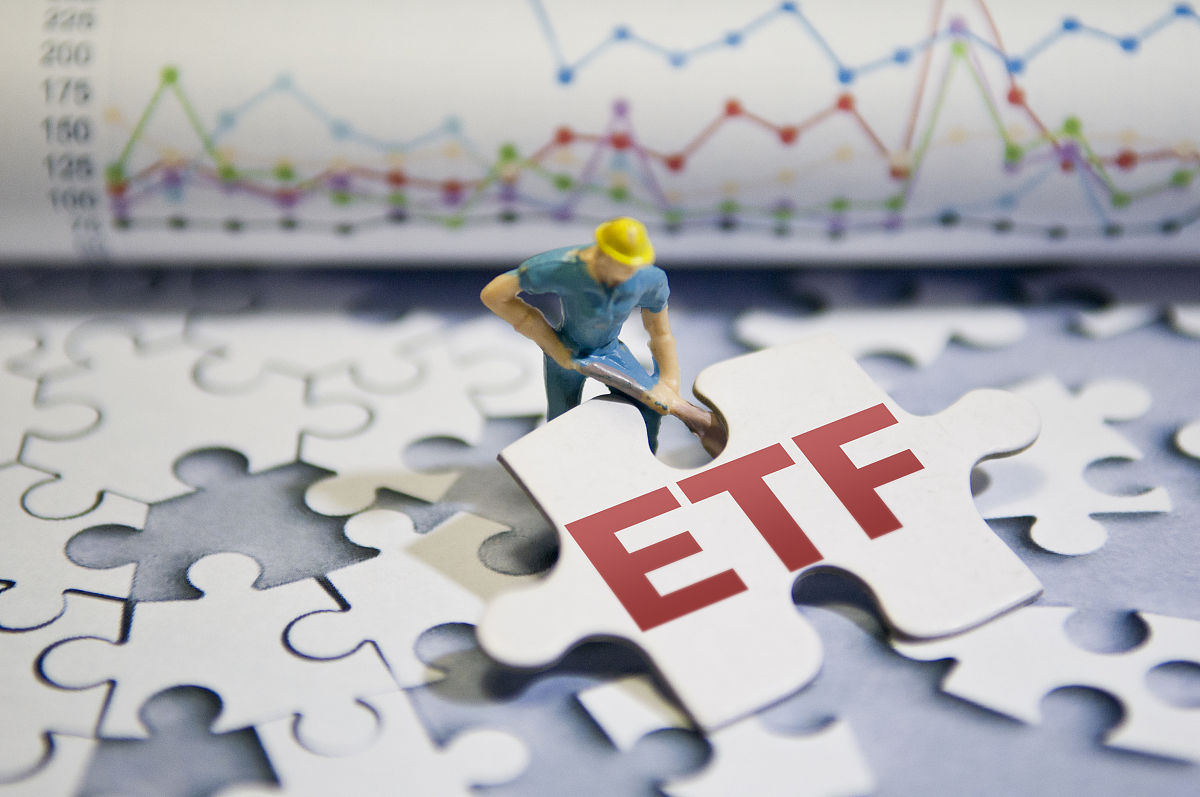 etf和lof两种基金有哪些不同之处？写一篇800字的文章