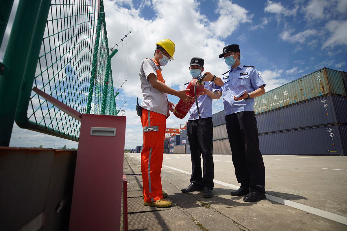 切实落实对铁路沿线复杂场所的什么