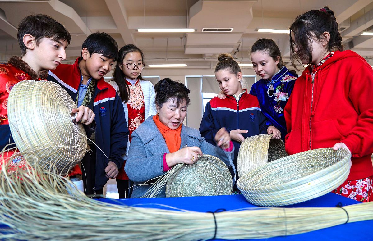 贵阳女生读什么中专学校好用发