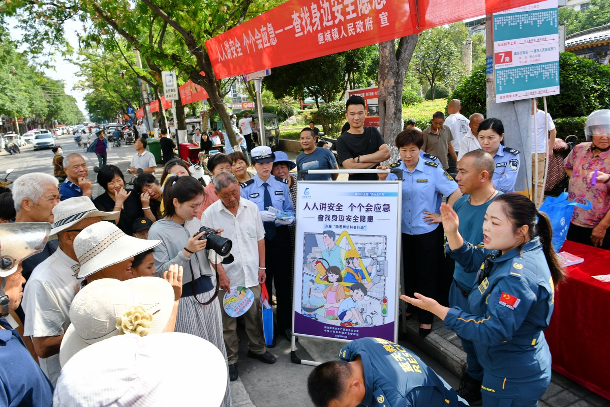 天门交警进农村宣讲交通安全，提升农民安全意识