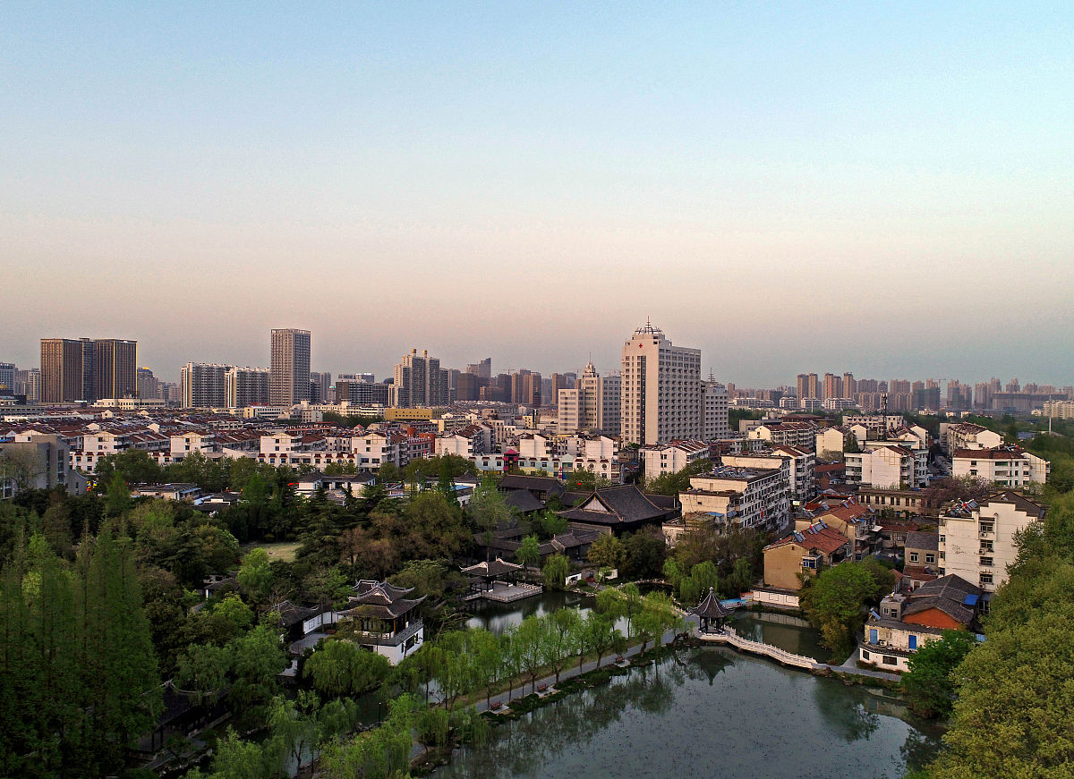 2018年4月9日,航拍江苏省淮安市城市公园的春色.春天来临,大地吐绿,从