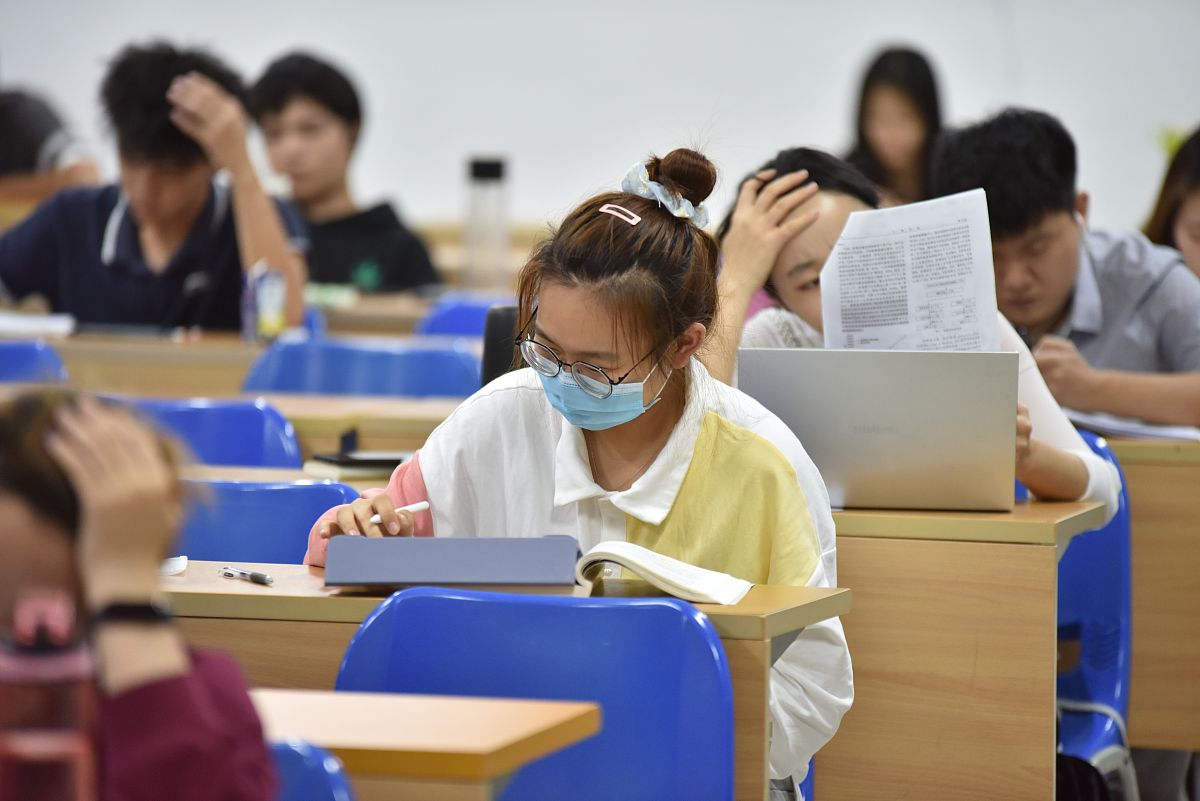 2020年11月10日,海南海口,距离2021年全国硕士研究生考试越来越近,海