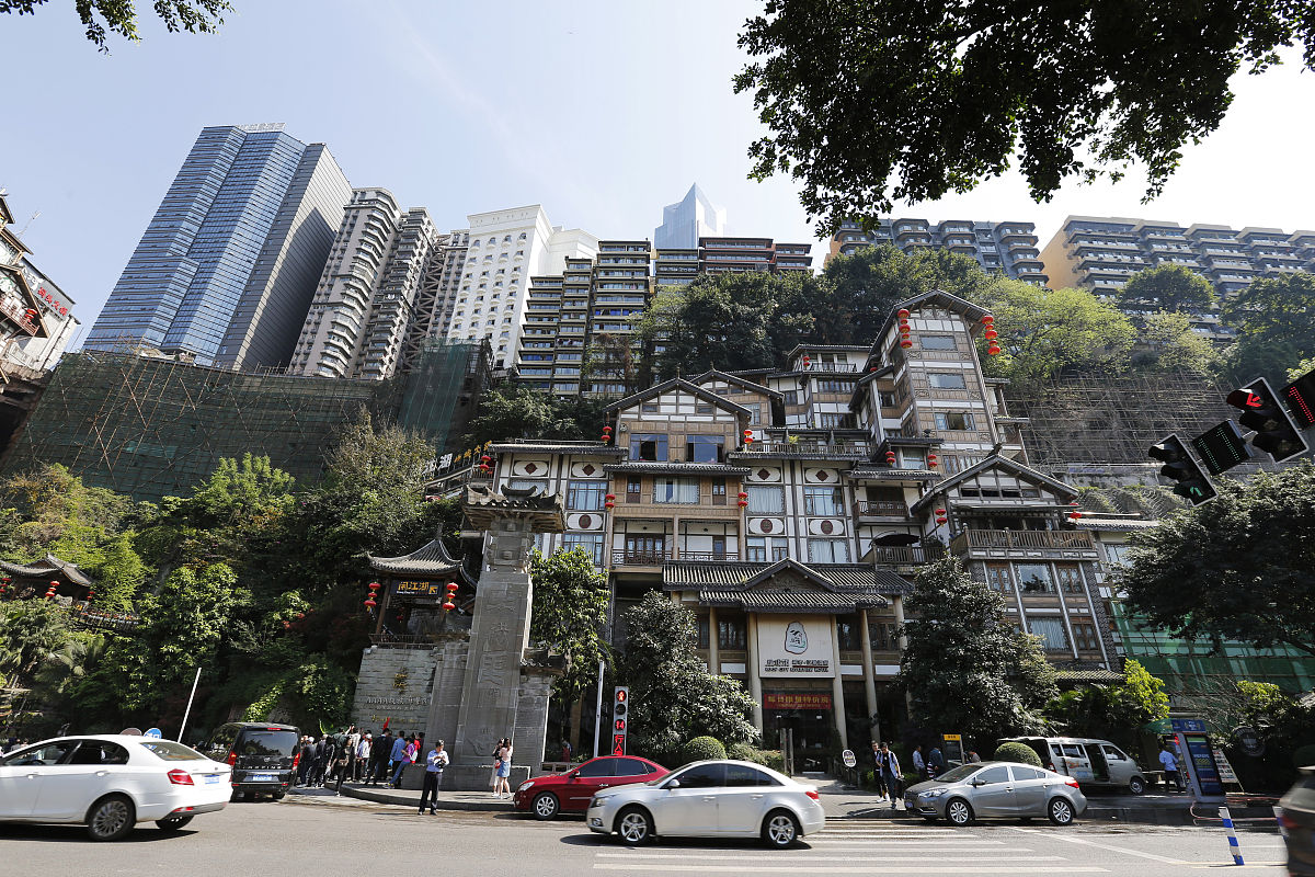 帮我做一份五一自车的旅游方案从出地重庆